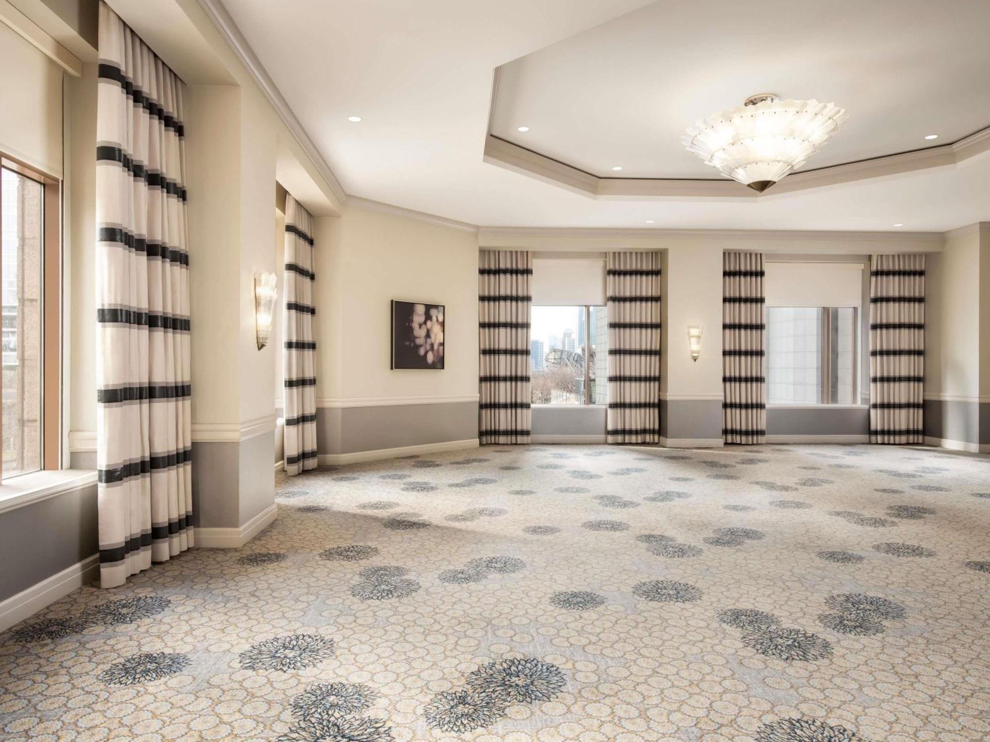 Fairmont Millennium Park Hotel 4*
