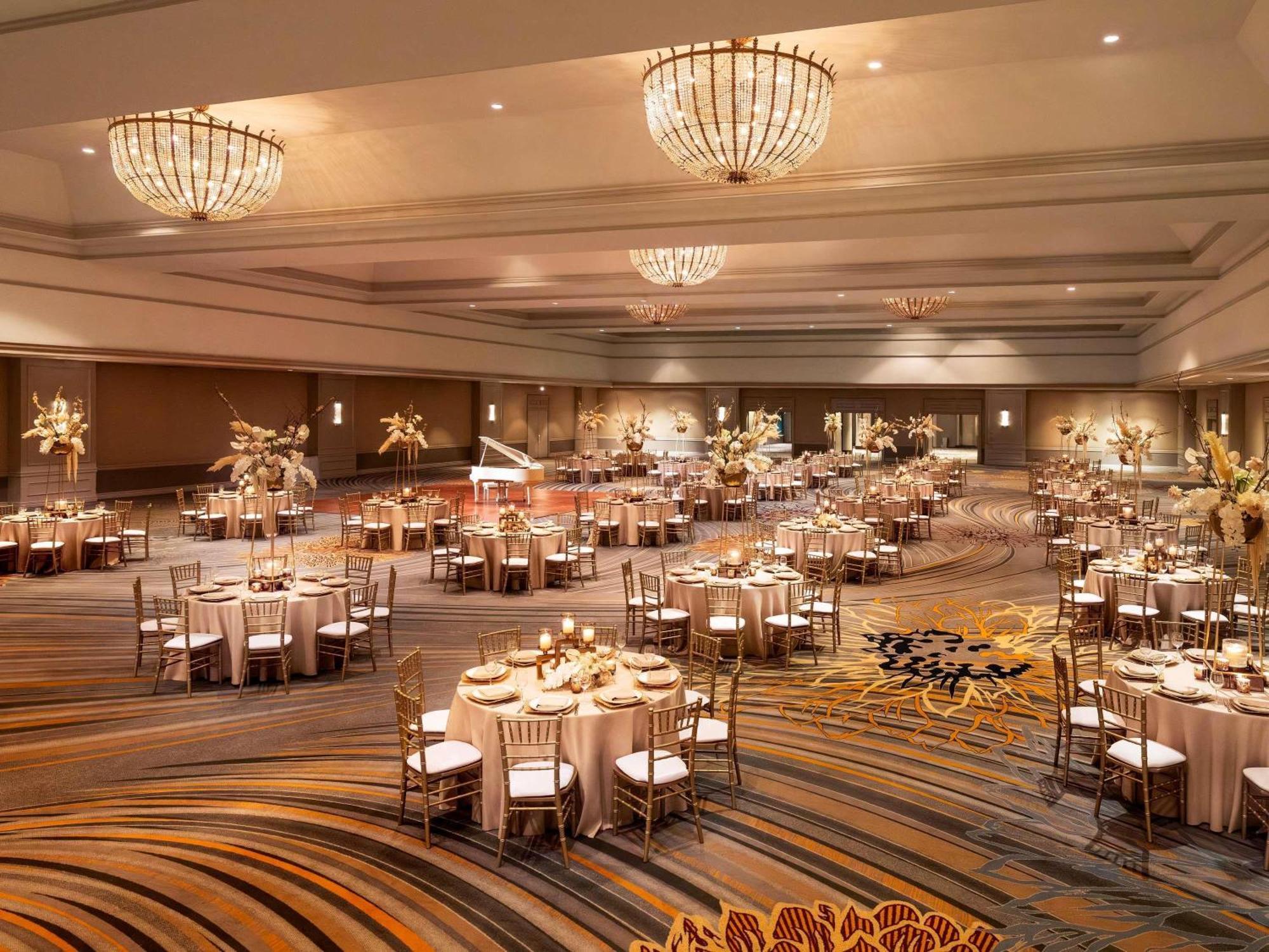 Fairmont Millennium Park 4*